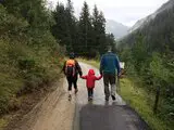 Spaziergang mit der Familie