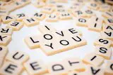 "I love you" aus Buchstaben gelegt 